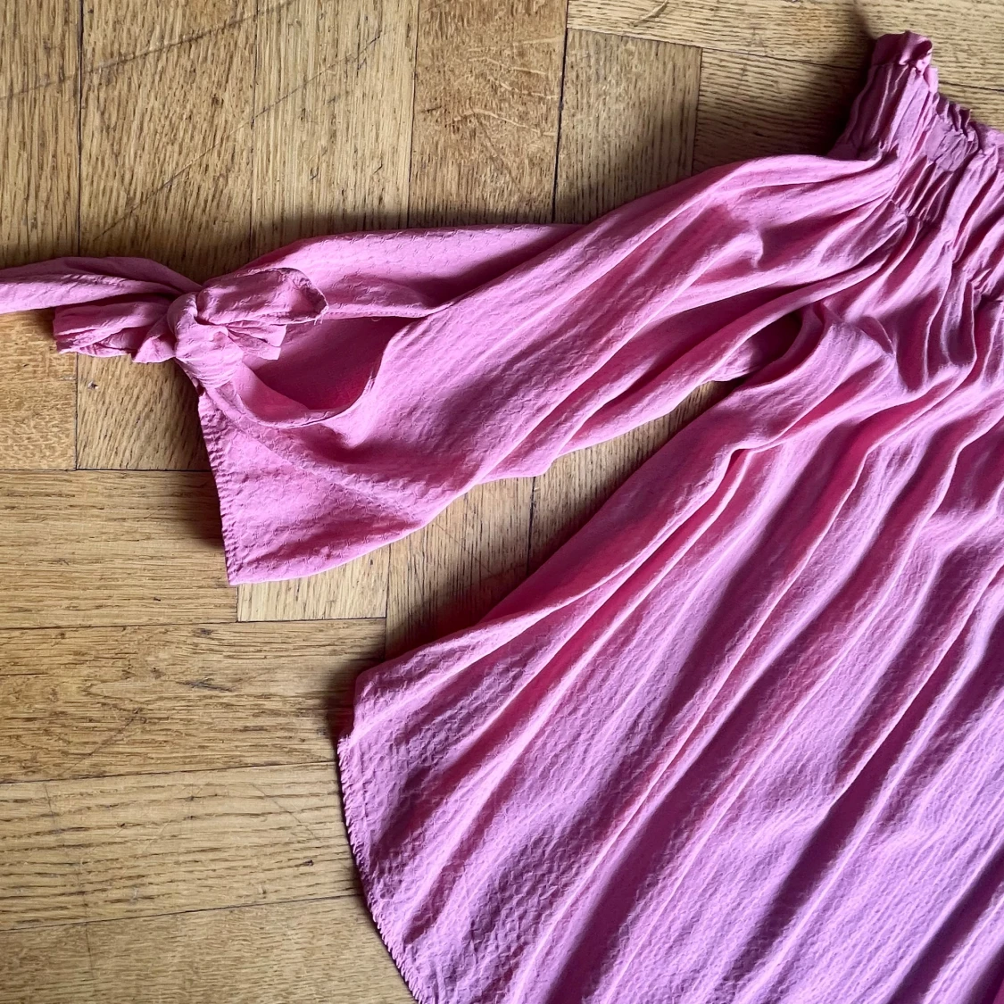 Rosa offshoulder blus med knytärmar - 1