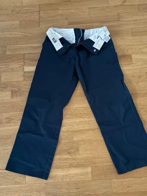 Mörkblå Dickies 874  - Använd fåtal gånger, bra skick, nypris 799kr.         W32 L30