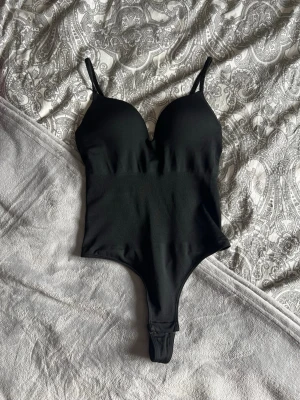 Body hm - Populär slutsåld body från hm i storlek xs. Aldrig använd endast testad! Köp gärna en bundle!