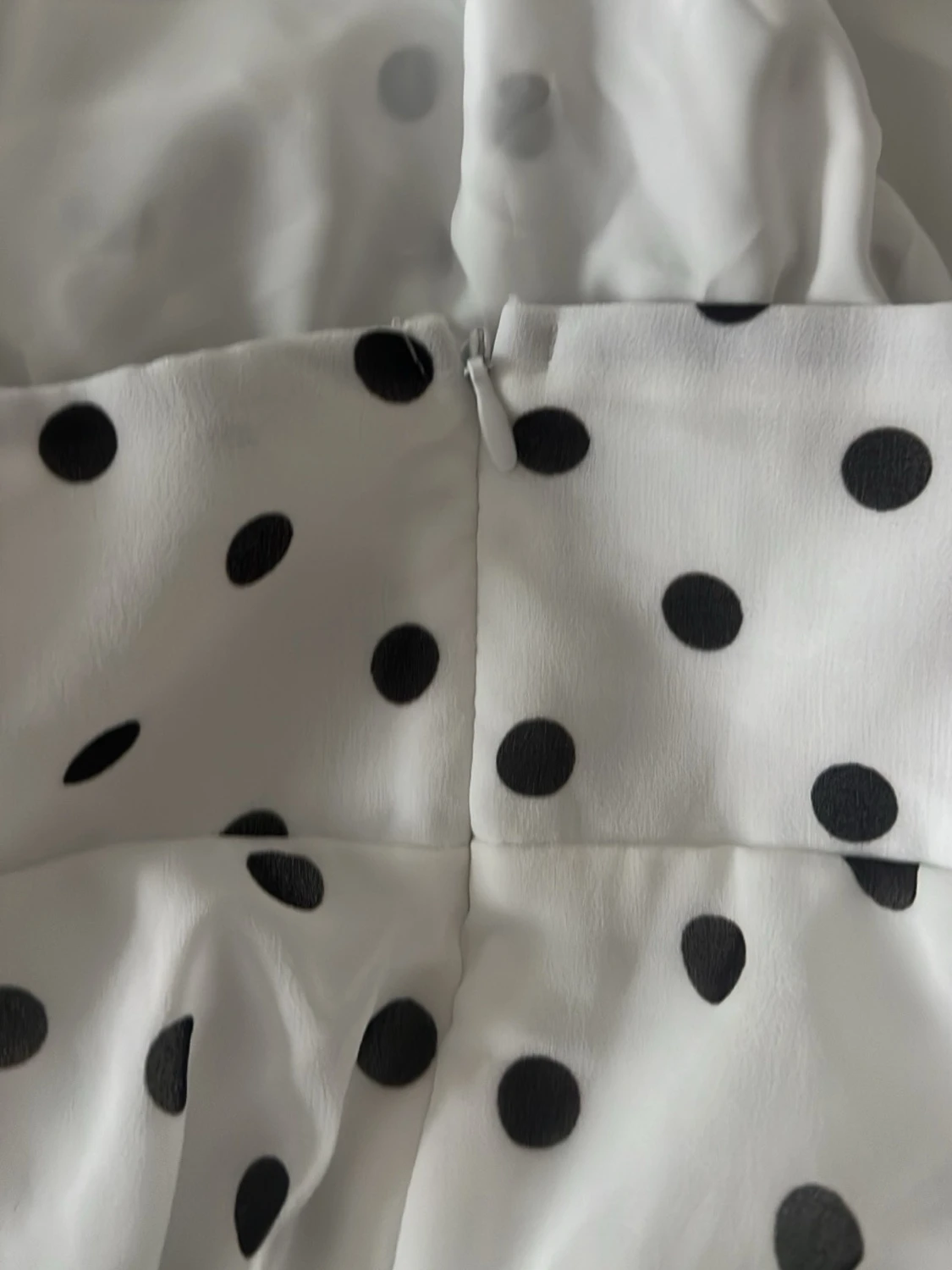 Vit prickig halterneck klänning  - 3