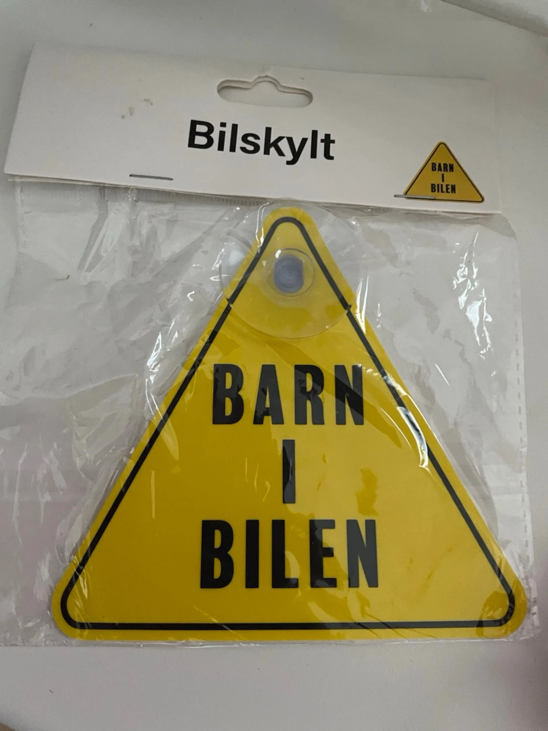 Gul bilskylt 'Barn i bilen'