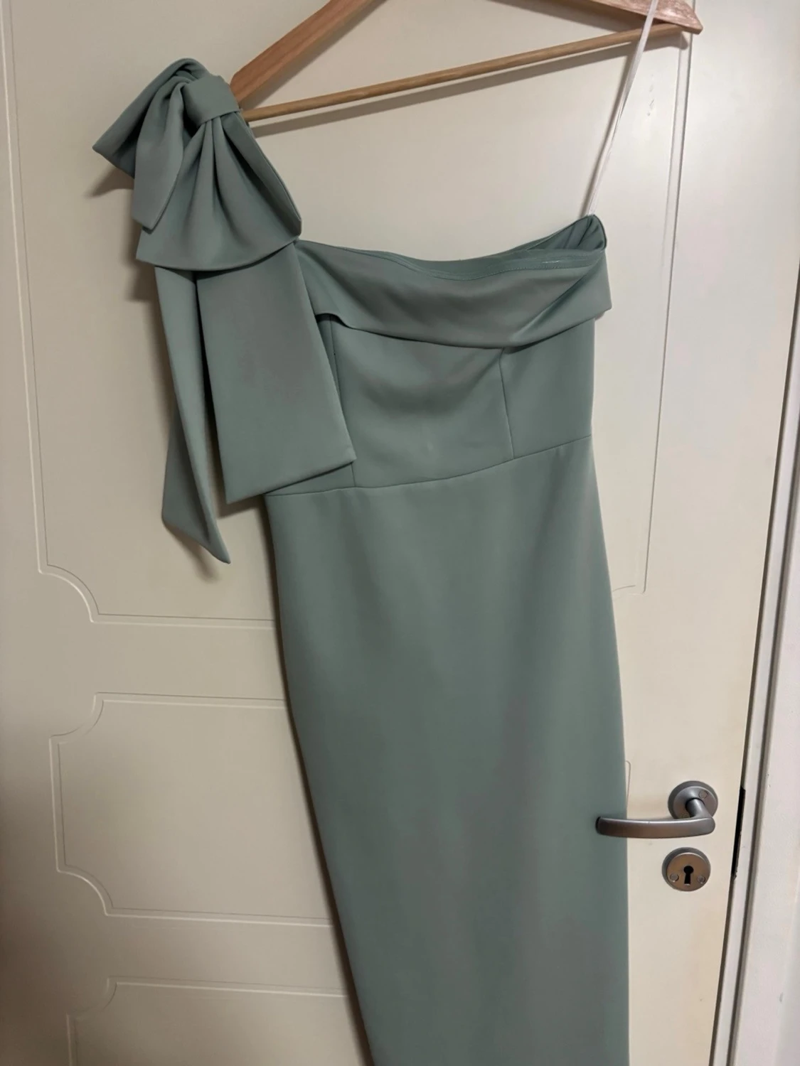 Ljusgrön axelbandslös klänning - 1