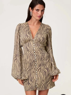 Adoore klänning  - Kort Zebra klänning ifrån Adoore i storlek 36! Använd en gång, jättebra skick.