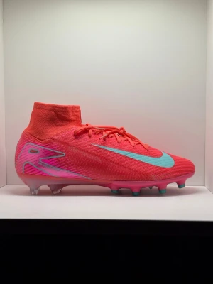 Nike Mercurial Superfly 10 - Nike Mercurial Superfly 10 Elite AG “Mad Energy”💘  Size- 7.5 US/ 40.5 EU 🇪🇺   Condition- 10/10  Boot Bag and box Included🎒📦