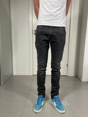 Replay Anbass Hyperflex Jeans - Säljer nu dessa Replay Anbass Hyperflex jeans, W29 o L32, skriv för fler bilder/frågor🙌🏼
