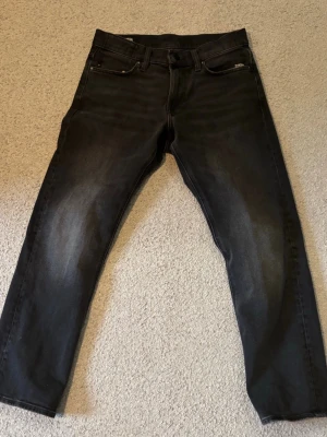G star jeans grå - Ett par grå G Star jeans som är storlek 29w 30l och är regular fit