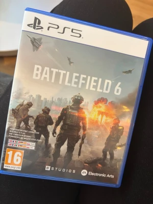 Battlefield 6 till PS5 - Säljer Battelfield 6 till Ps 5. Har bara använts en gång. Skivan är i perfekt skick och som ny.