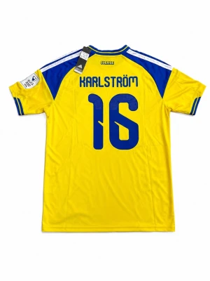 Sverige matchtröja  - Helt oanvänd Sverige  matchtröja med Jesper Karström på ryggen med nummer 16. Skriv vid funderingar!