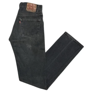 Vintage Levi's 501 Vintage Grey Jeans (W28/L36) - Vintage Levi's 501 jeans i grå färg, storlek W28/L36. Notera att dessa är vintage & små i storleken. Mått: Midja = 70cm, Ytterben = 111cm, Innerben =85cm, benöppning = 36cm