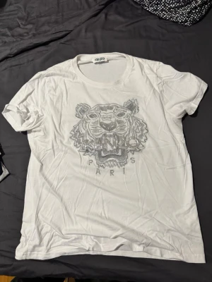 Kenzo, Stine Island, supreme & casa Blanca  t-shirts storlek L - Fina t shirtar, som passar dig med L 