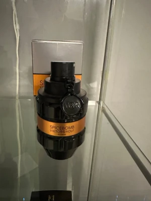 Spicebomb parfym från Viktor & Rolf - Säljer spicebomb 50 ml 35ml är kvar, vid frågor kontakta mig