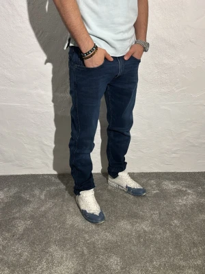 Replay jeans  - Ett par riktigt snygga jeans från Replay i storlek W31 L32 i modellen Anbbas 