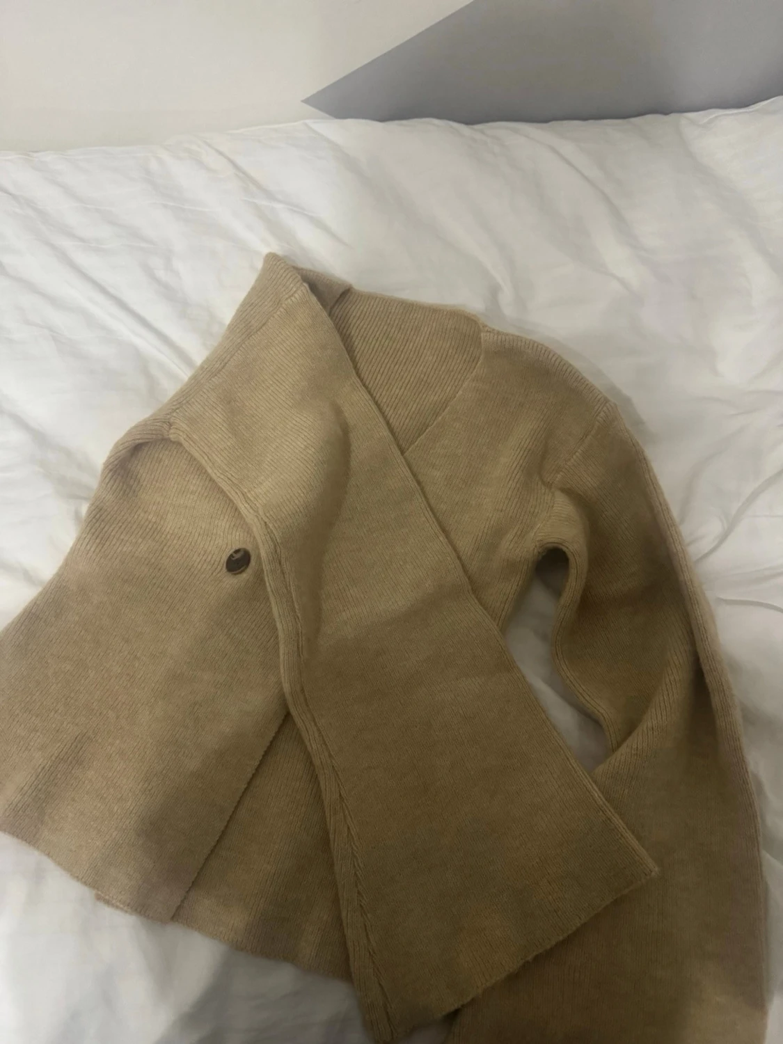 Beige ribbad omlottkofta - 1