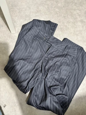 Kostymbyxor  - Ett par kostymbyxor med mönster, aldrig använda!