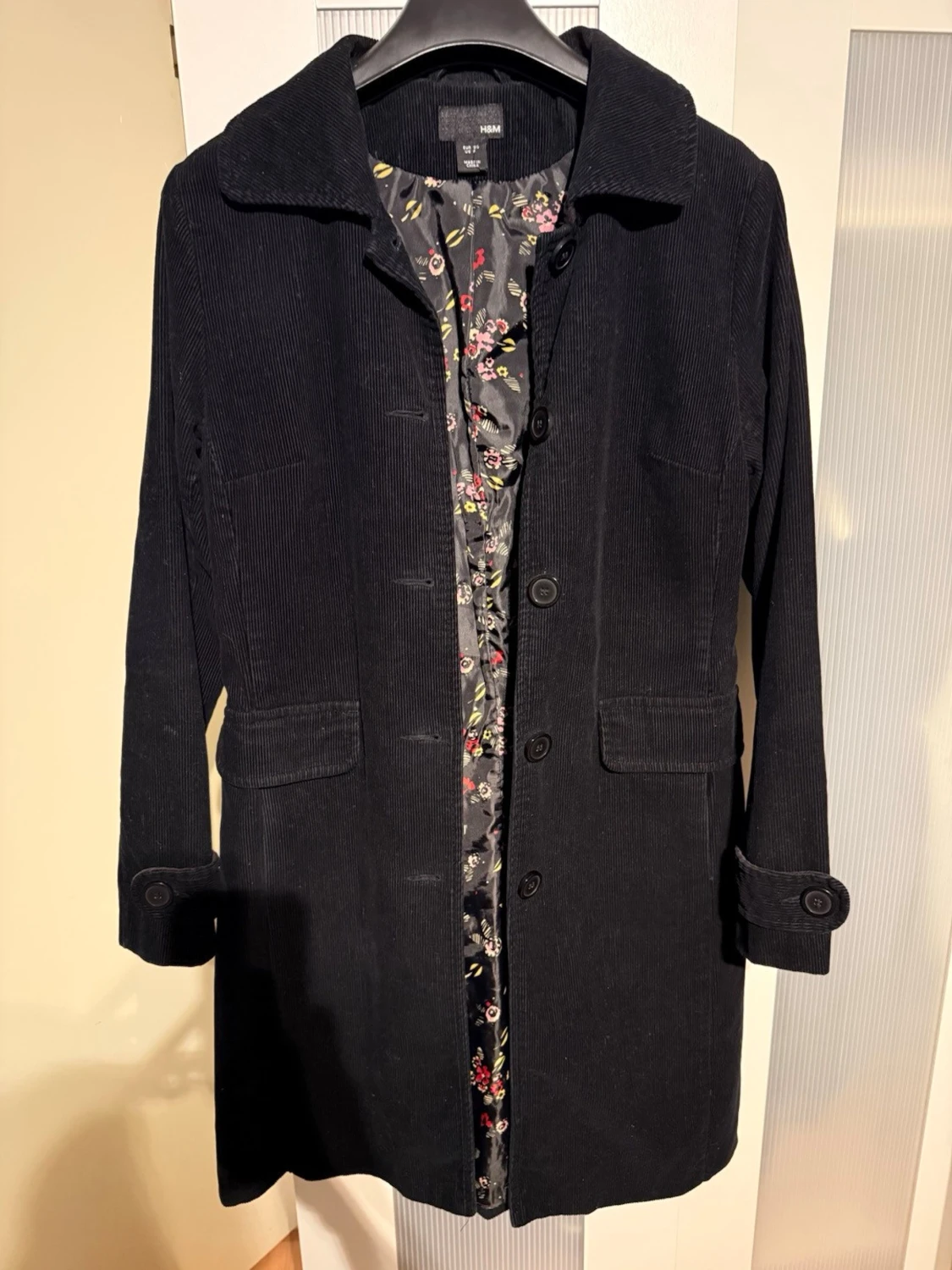 Svart manchesterrock från H&M