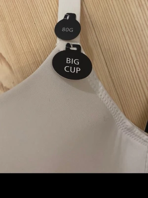 BH från Missya - vit - Ny med prislappar - BH från Missya - vit - Ny med prislappar Big Cup  80 G  Ny med prislappar Superfin!       