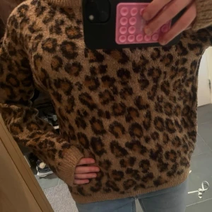 Tröja med leopardmönster - Jättegosig tröja med leopardmönster💖