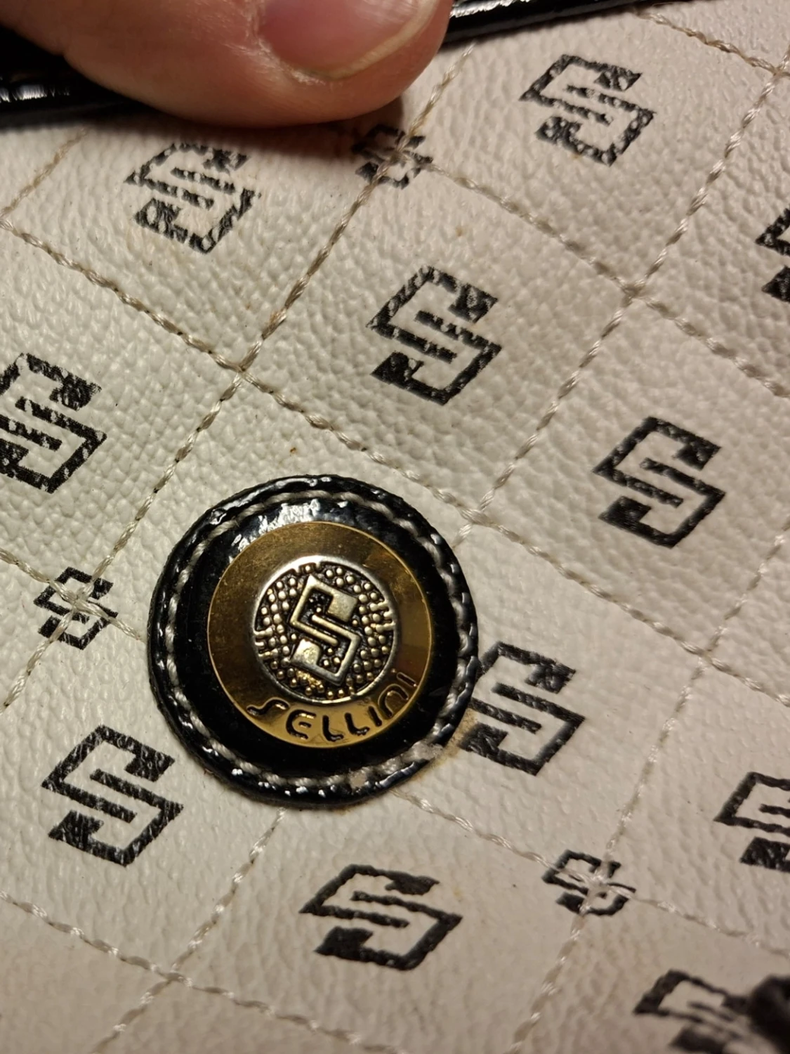 Vit handväska med svart mönster - 6