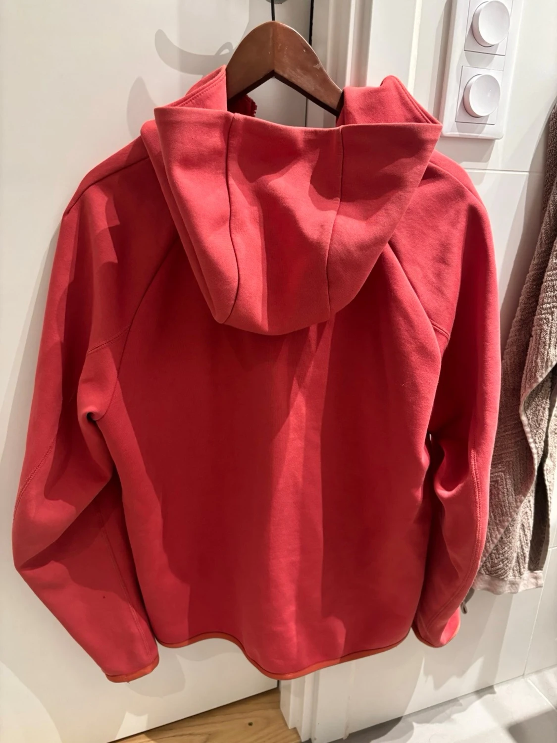 Röd zip hoodie från Nike - 2