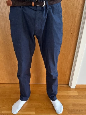 NN07 kostymbyxor i modell Theo - Säljer mina snygga NN07 kostymbyxor i modellen THEO. Storlek W31/L32. Superfint skick, inga skavanker eller defekter—> sparsamt använda. Nypris är ca 1500. Väldigt komfortabla och sköna kostymbyxor, perfekt för utekvällar eller att ha hemma.