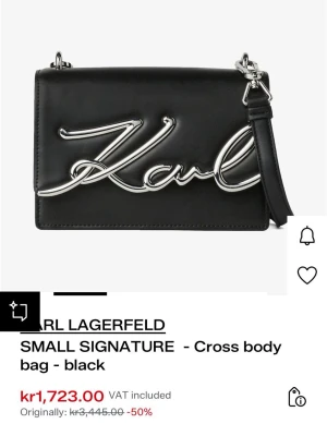 Karl Lagerfeld svart axelväska - Snygg svart axelväska från Karl Lagerfeld. Använd en gång