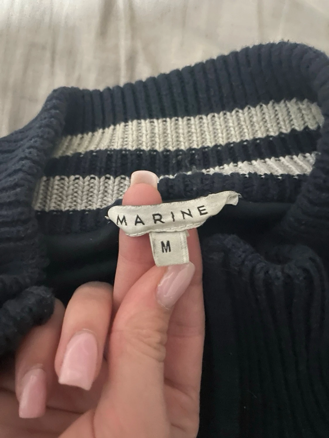 Mörkblå stickad tröja med halvzip - 2