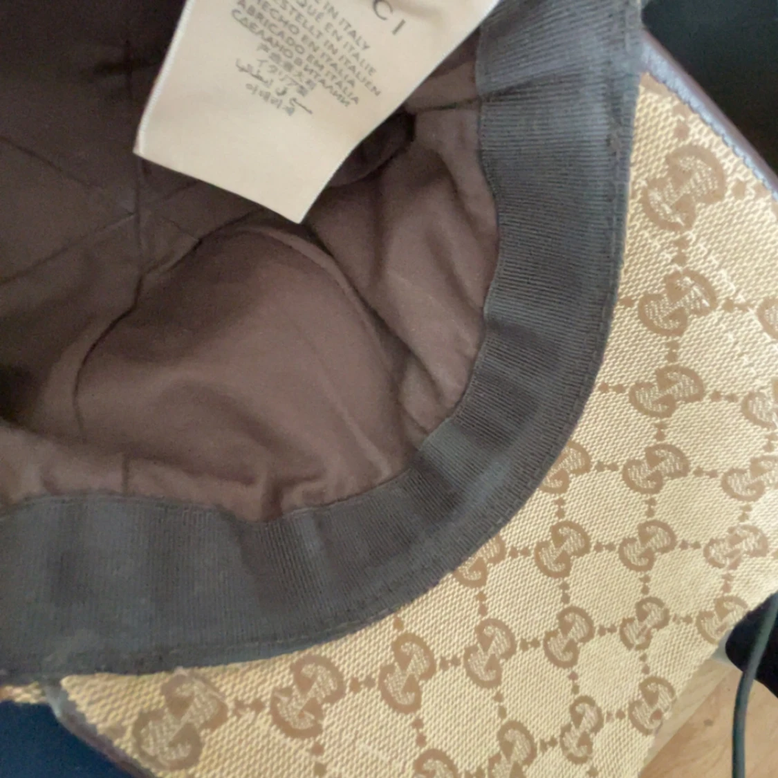 Beige keps från Gucci med GG-mönster - 1