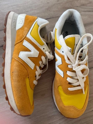Newbalance skor - Nästan nya skor från Newbalance, nypris är ca 850kr 