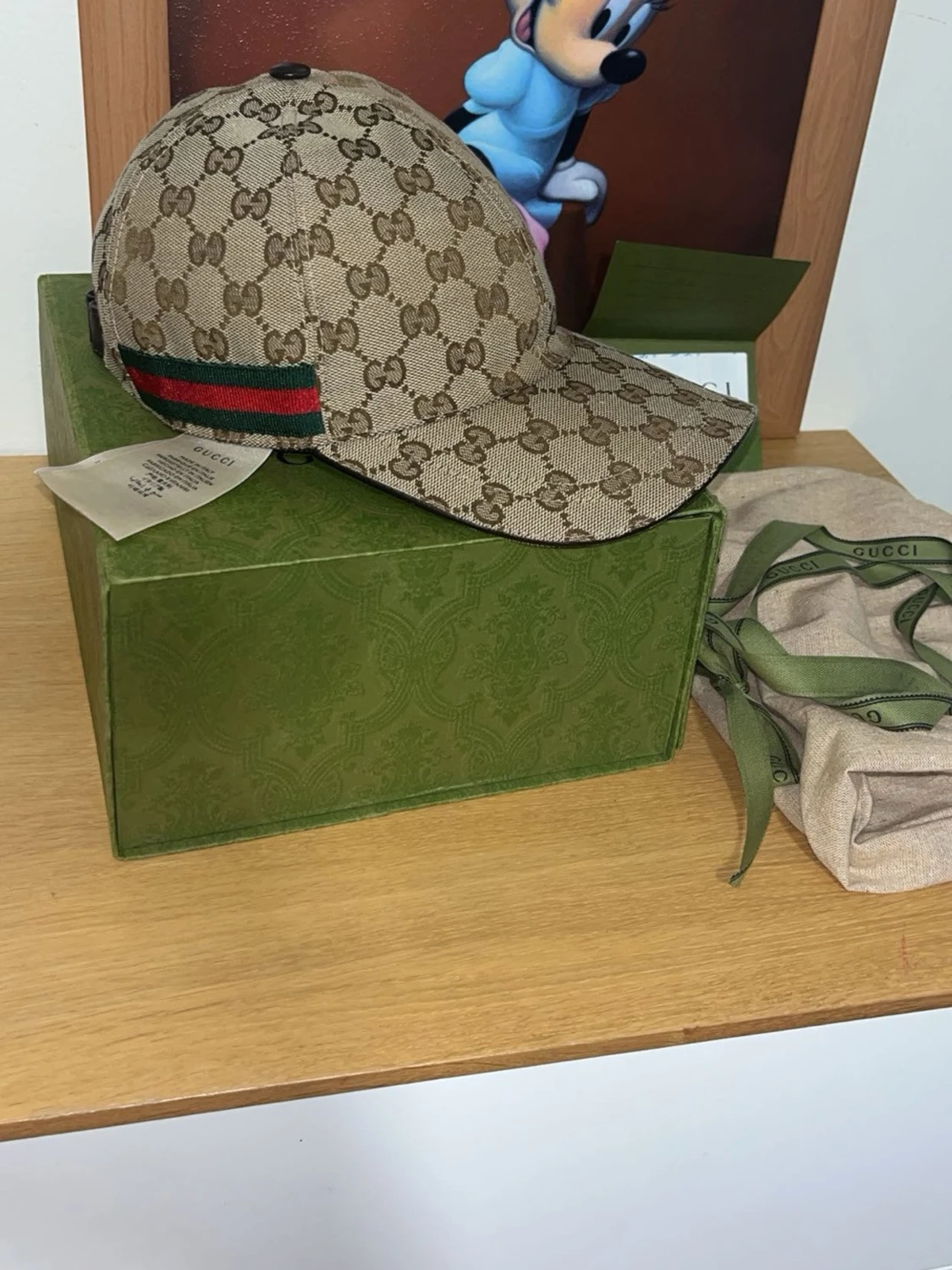 Beige GG Supreme keps från Gucci