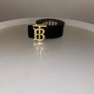 Burberry bälte  - Fräsch 110cm/justerbart bälte.