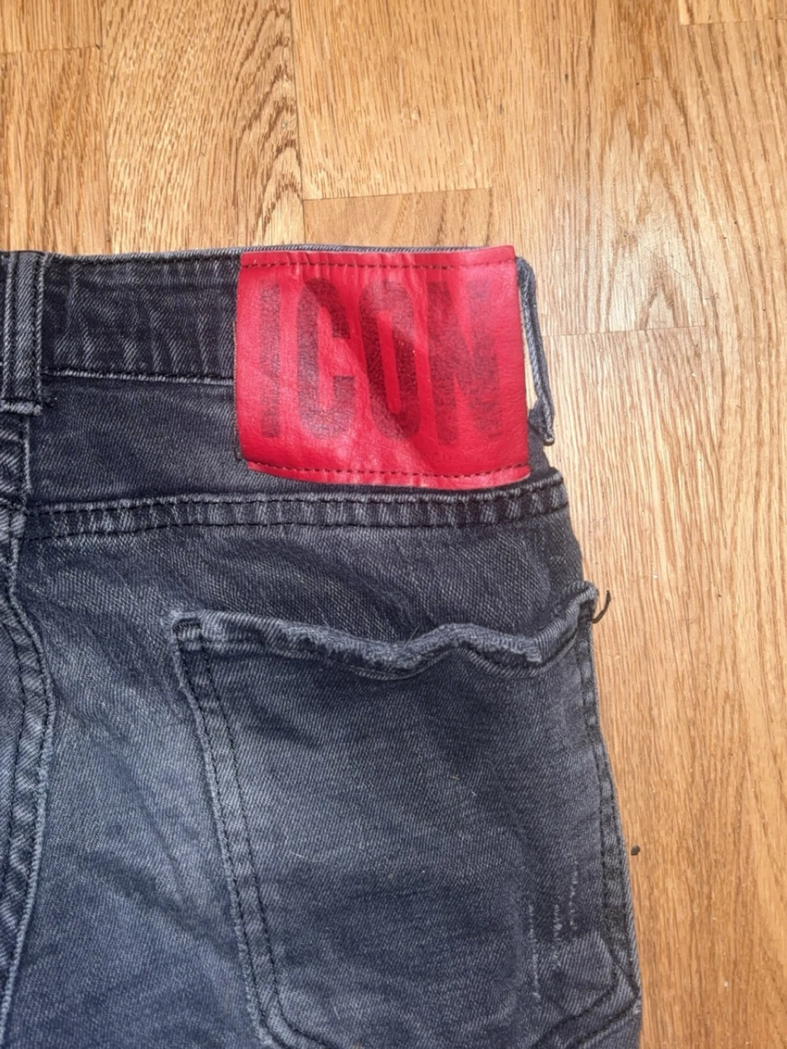 Svarta Dsquared2 ICON jeans storlek 44/M - 3