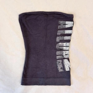 y2k guess tubtopp - vintage guess i perfekt skick, mjukt stretchigt tyg  💌skickas samma dag som köpet 