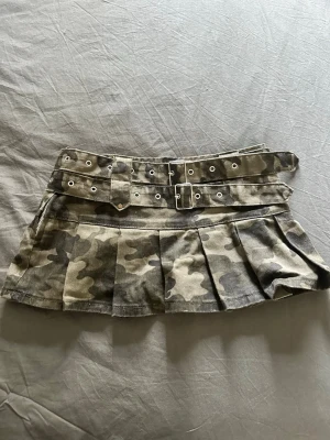 Minikjol militärmönster - Minikjol i militärmönster, endast använd en gång! 