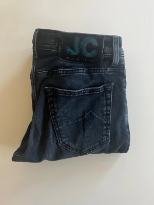 Jacob Cohën Nick Slim | 31 - Säljer ett par Jacob Cohën Nick slim jeans i bra använt skick. | Storlek: 31. | Inga defekter de är bara skrynkliga. | Hör av dig vid frågor eller funderingar.