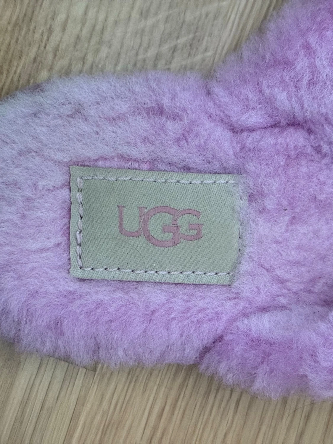 Lila fluffiga tofflor från UGG - 2