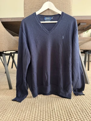 Ralph Lauren tröja merinoull  - Säljer en Ralph Lauren tröja i storlek L. Mycket bra skick med. Postar inom 1–2 dagar.  Skriv privat om du vill ha fler bilder. 📦👕