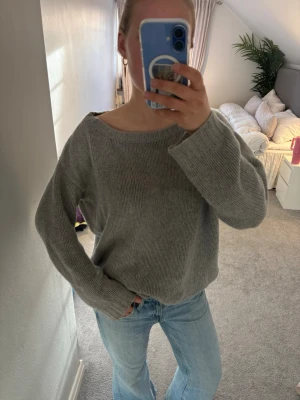 Grå oversized stickad tröja - Mysig grå stickad tröja, perfekt för i sommar🥰🥰