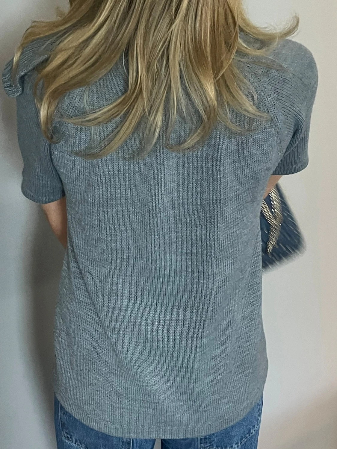 Grå stickad kofta med kort ärm - 2