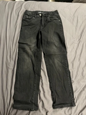  Jeans  - Ett par fina jeans som säljs i ett bra skick