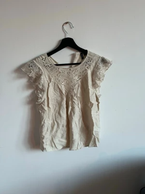 Spets tröja  - Jättesöt spetströja i strl S☀️