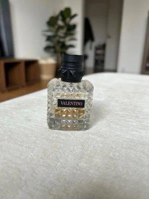 Valentino parfym  - 30ml Valentina parfym, halvfull 