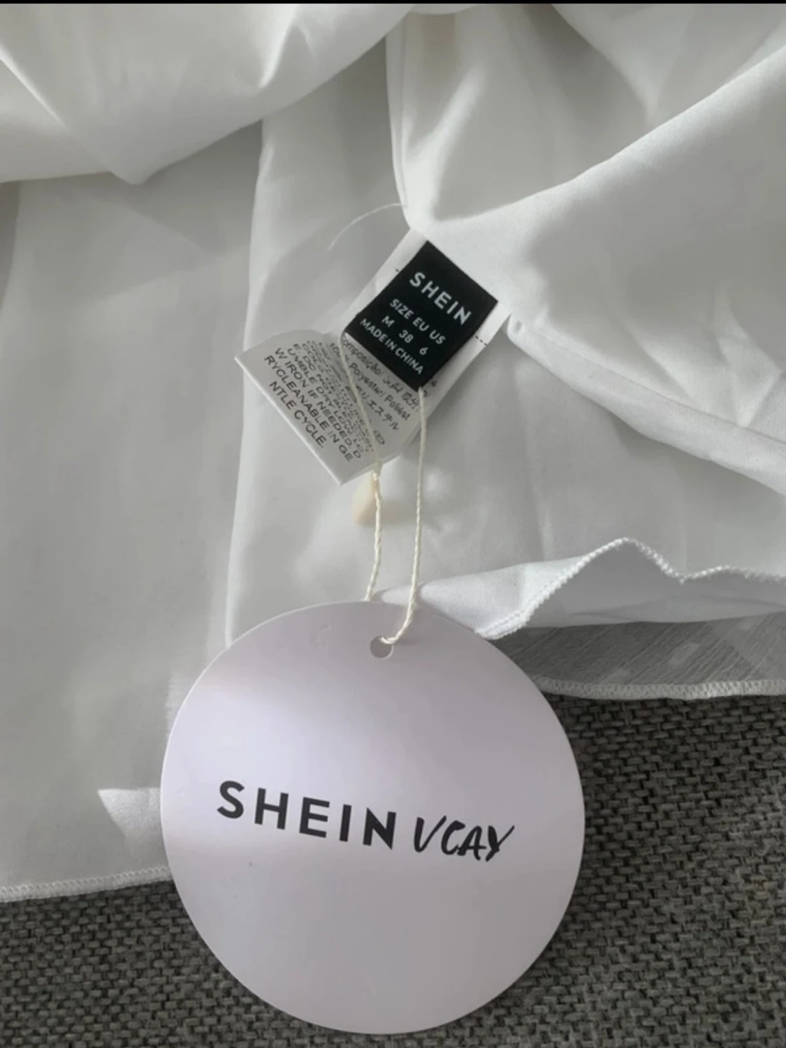 Vit sommarklänning med volanger - 4