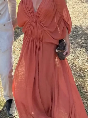 SÖKER DENNA ZARA KLÄNNING - SÖKER!! Denna klänning i XS-M