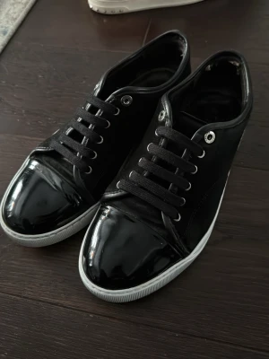 Lanvin Skor | 42 - Lanvin Dbb1 sneakers i storlek 7(42). Endast skor ingår. Hör av er vid funderingar 🙌