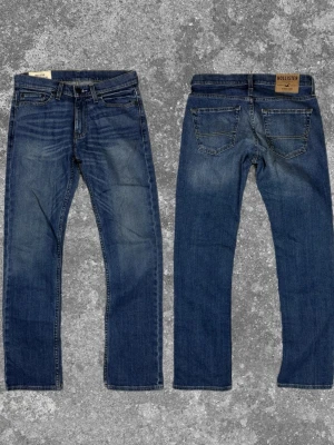Jeans  - Tja säljer dessa stilrena jeans! Mått: A:40 B:76 C:22 D:19 E:18 (cm)  Skriv vid fundering 😇✌️