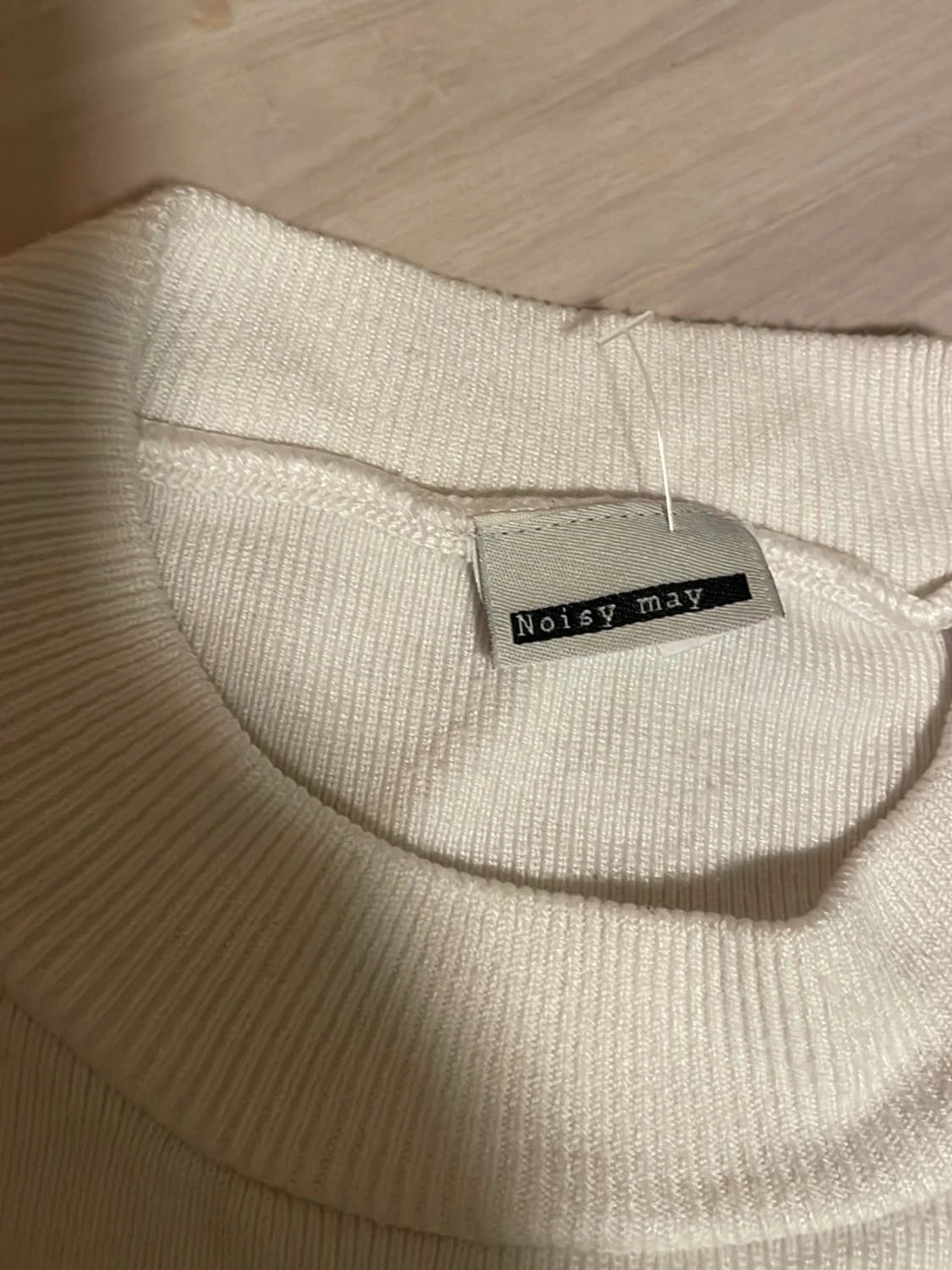 Vit ribbad tröja med knappar - 3