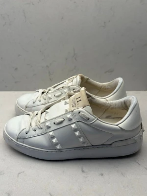 Valentino opens - Valentino skor för tjejer | Bra skick | Storlek 38 | Äkta ✅| Skriv vid frågor! 