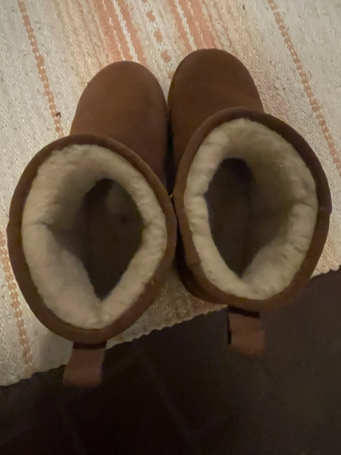 Bruna fårskinnstofflor i mocka - 3