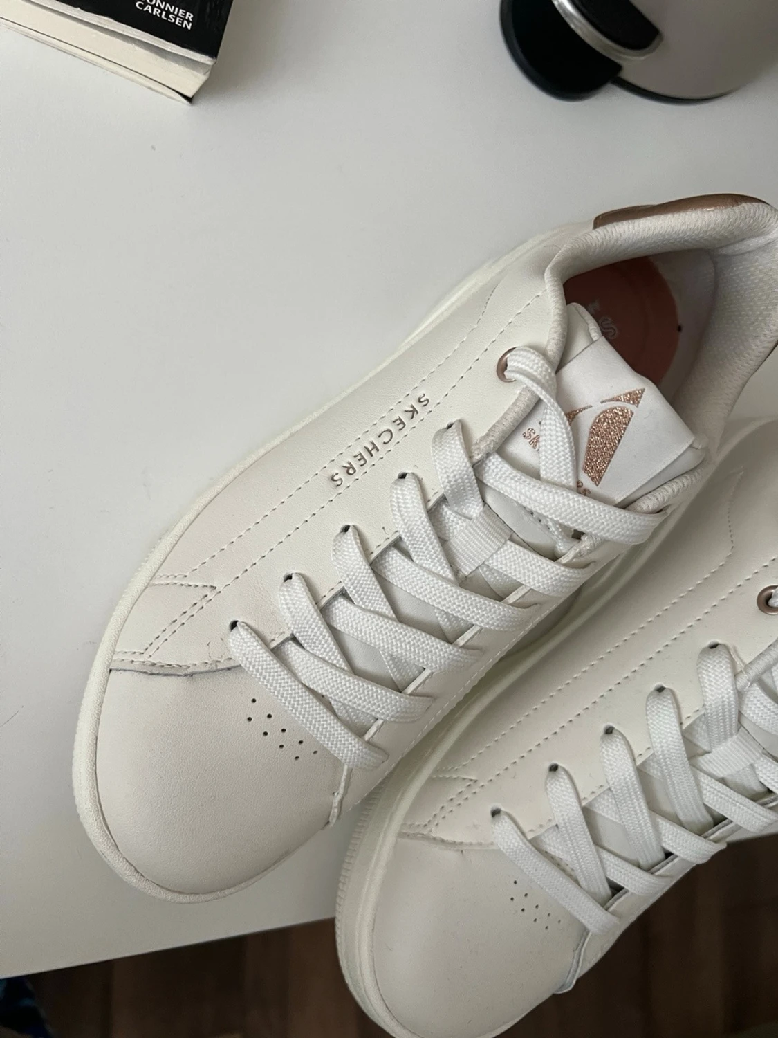 Vita Skechers sneakers i läder - 1