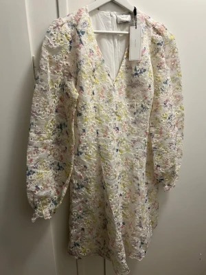 Vacker klänning  - Vacker lyxig klänning från neo noir🩷